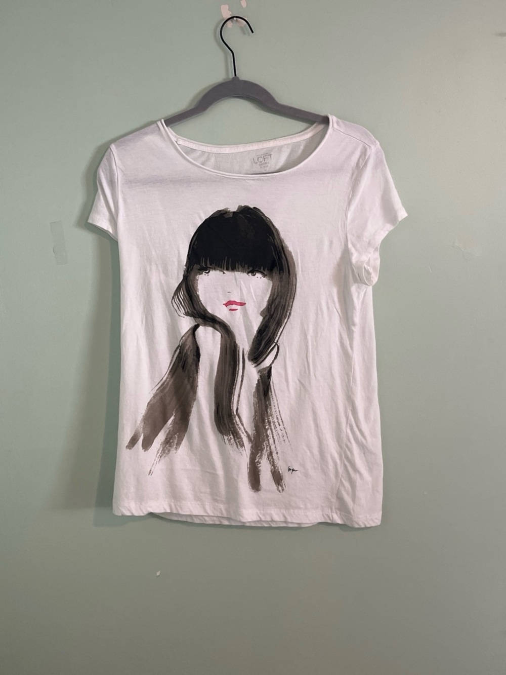 LOFT White Short-Sleeve Tee with Brushstroke Portrait